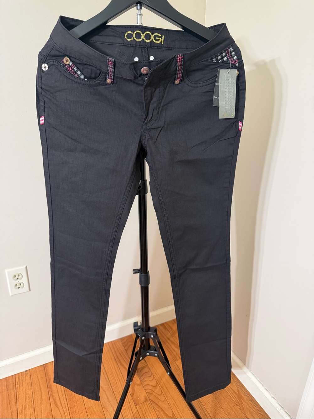 NWT VTG COOGI Black Slim Straight stretch pants embroidery pattern. Size 3/4